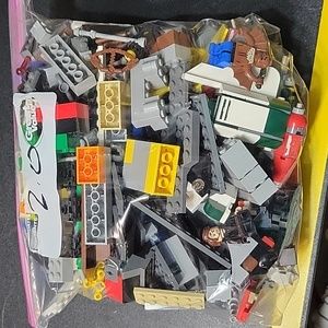 2 pounds of assorted Legos